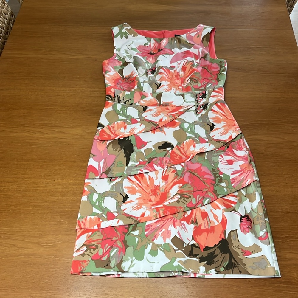 Floral Sheath Sleeveless Knee Length Dress. Tiered Skirt, Stretchy Fabric Size 6